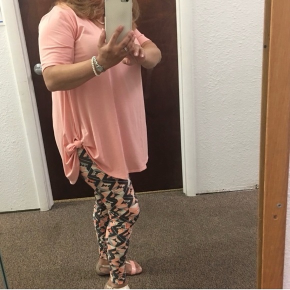 NWOT LuLaRoe Perfect T Top - Picture 8 of 8